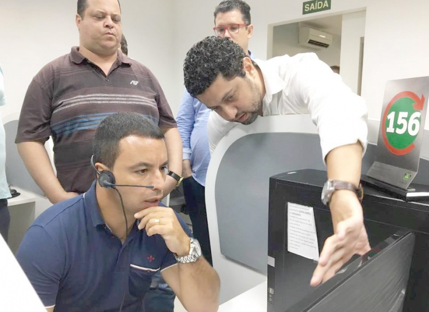 Prefeitura de Osasco agenda 300 vacinas por hora no 156