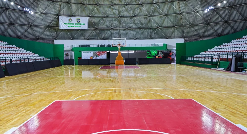 Gerson Pessoa entrega reforma do Ginásio de Esportes Geodésico