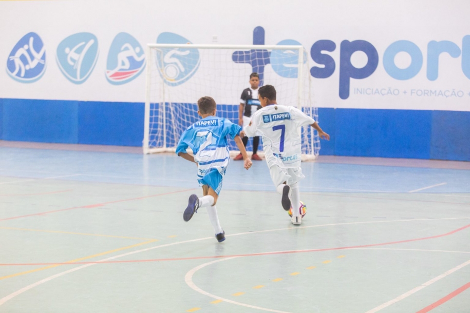 Itapevi realiza festivais de futsal e futebol com mais de 270 alunos 