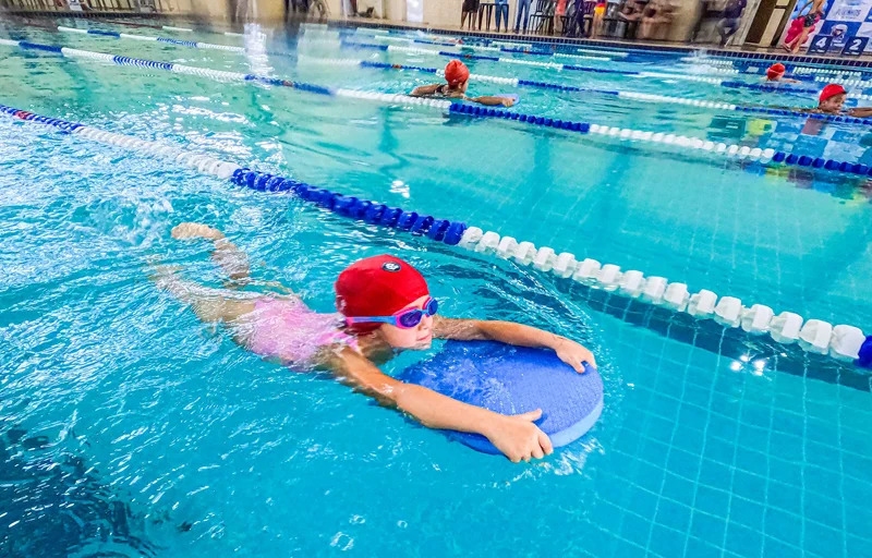 Santana de Parnaíba ganha destaque na TV por excelência no tratamento de piscinas públicas