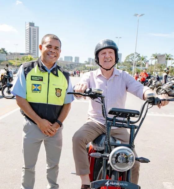 Beto Piteri participa de ação do Maio Amarelo e reforça conscientização no trânsito em Barueri