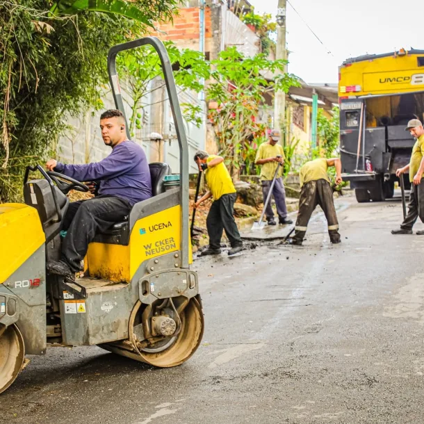 Operação Bairro Limpo realiza serviços de zeladoria no bairro Itapuã em Santana de Parnaíba
