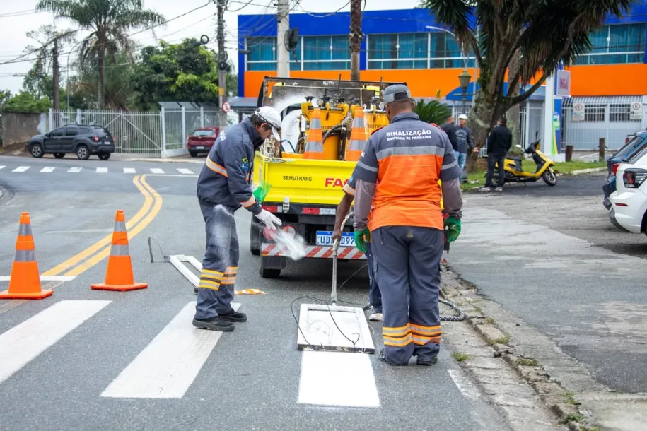 Operação Bairro Limpo realiza serviços de zeladoria no bairro Ingaí em Santana de Parnaíba