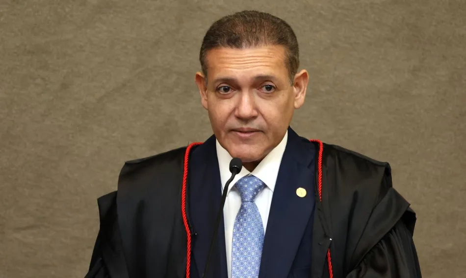 Nunes pede parecer da PGR sobre revisão da condenação de Bolsonaro