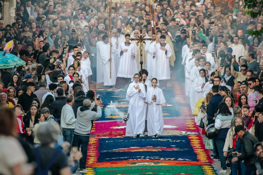 Corpus Christi de Santana de Parnaíba chega à 66ª edição com um dos maiores tapetes religiosos do Brasil