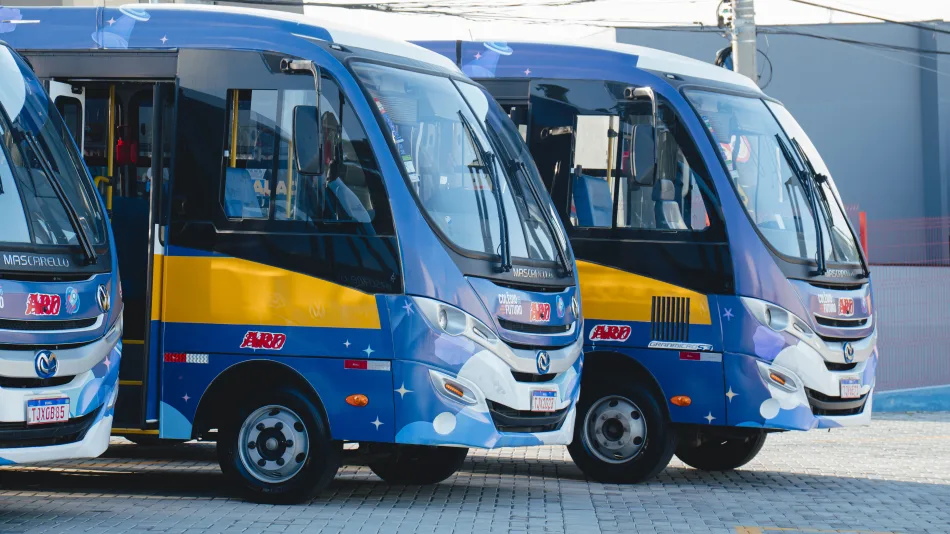 Cajamar entrega 20 novos ônibus escolares para reforçar o transporte dos alunos do Colégio do Futuro