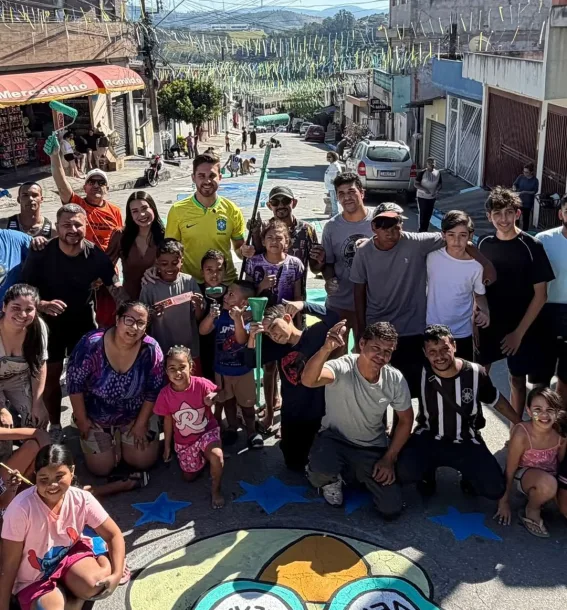 Kauan Berto participa de pintura das ruas e convida população para torcer pelo Brasil no Boiódromo