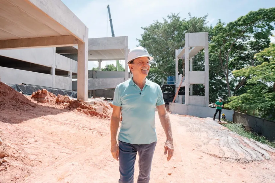 Prefeito Beto Piteri está reformando 14 escolas municipais de Barueri