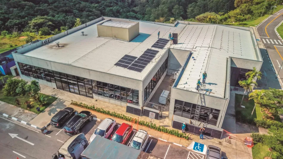 Elvis Cezar amplia uso de energia solar e projeta economia de R$ 20 milhões por ano