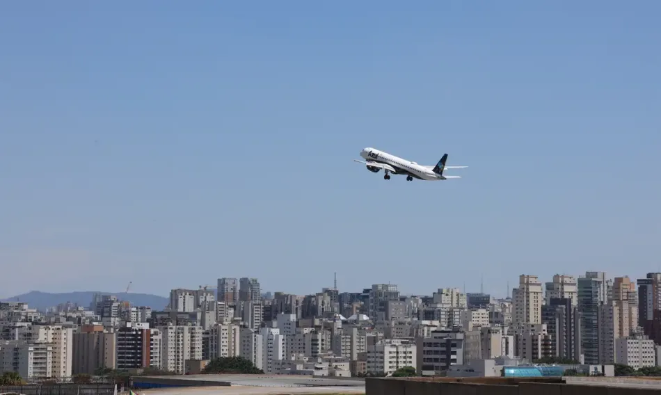 Brasil bate recorde de passageiros em voos domésticos em 2026