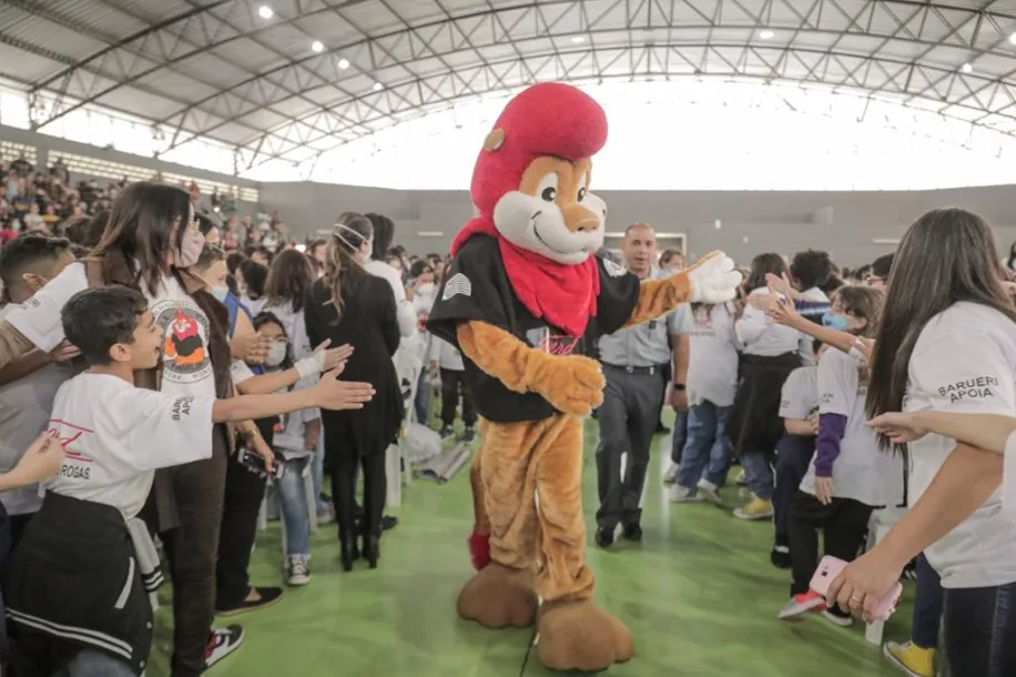 Beto Piteri participa da formatura do PROERD e reforça compromisso com a prevenção às drogas em Barueri