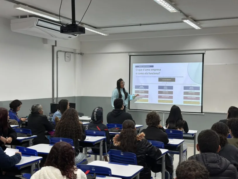 Jovens de Cajamar conquistam qualificação em informática por meio do Projeto Conectar para Trilhar