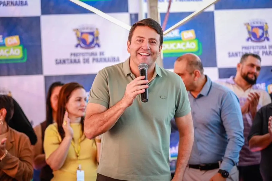Prefeito Elvis Cezar amplia ensino superior gratuito em Santana de Parnaíba