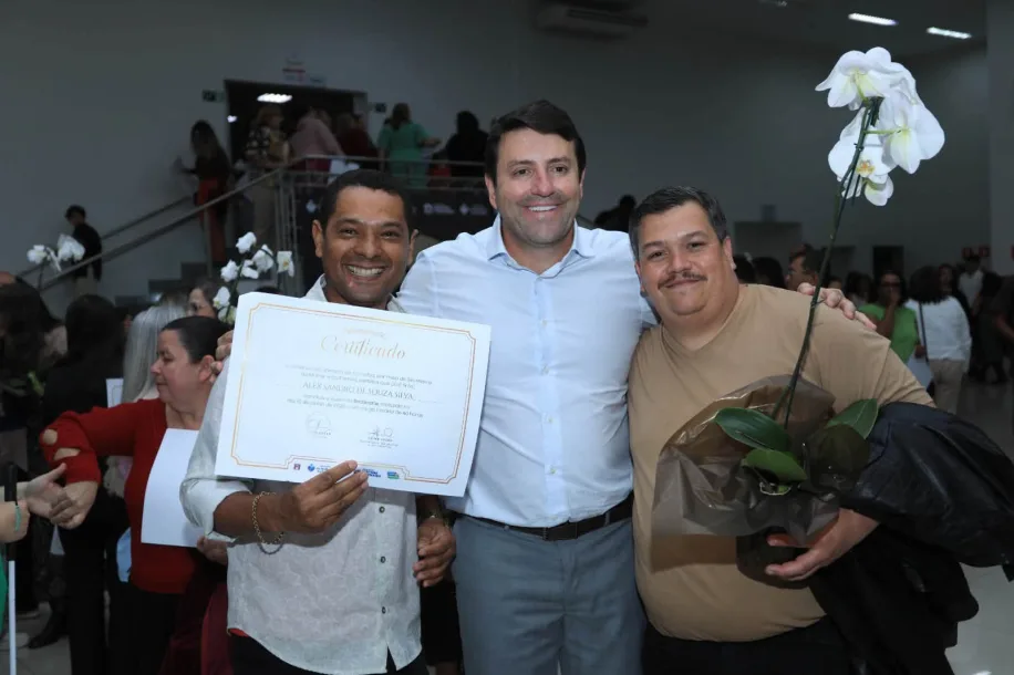 Elvis Cezar celebra conquista de mais de mil formandos em cursos de capacitação e empreendedorismo