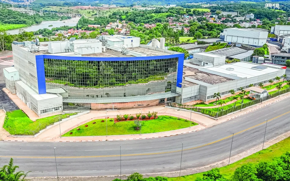 Elvis Cezar celebra o nascimento do 500º bebê na maternidade do novo hospital municipal