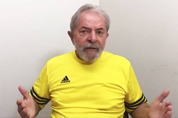 Da cadeia, Lula vai comentar Copa através de cartas 