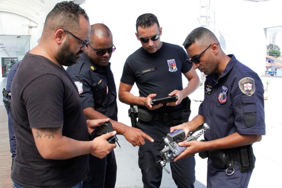 Barueri oferece curso de drones que auxiliará no trabalho de fiscalização