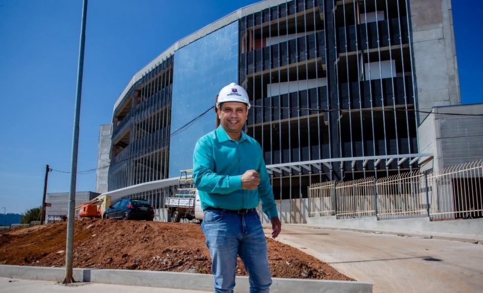 Marcos Tonho vistoria o novo Hospital Municipal de Parnaíba