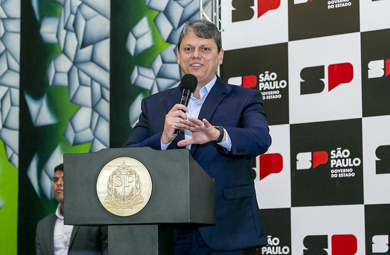 Tarcísio  aumenta salário mínimo, atrai negócios e projeta R$ 190 bi em investimentos