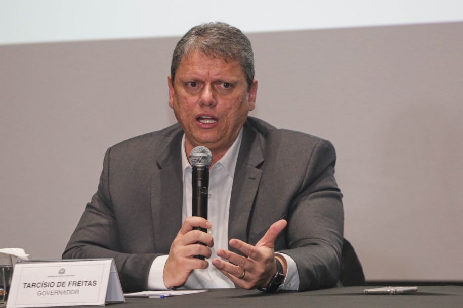 Tarcísio quer privatizar Sabesp para ampliar saneamento e reduzir tarifa 