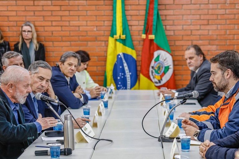 Lula anuncia Auxílio Reconstrução de R$ 5,1 mil para famílias afetadas por chuvas no RS