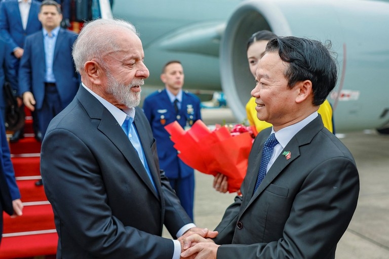 Com comércio bilateral em patamar recorde Lula inicia visita de Estado ao Vietnã