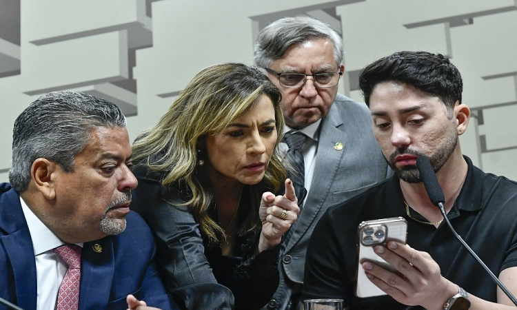 Rico Melquíades joga no ‘tigrinho’ e exibe lucro de R$ 88 na CPI das Bets